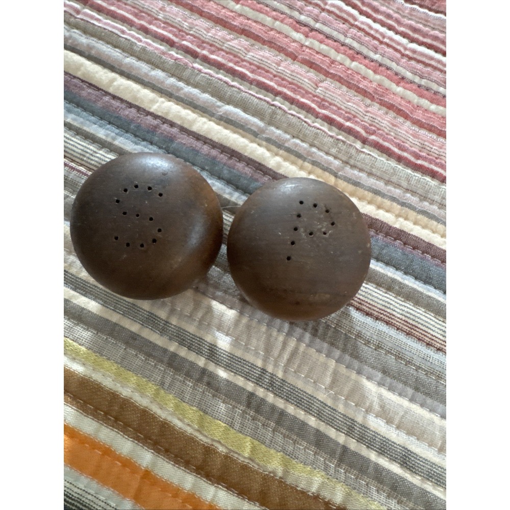 Vtg Oregon Myrtlewood Round Salt and Pepper Shakers Grants Pass Handturned